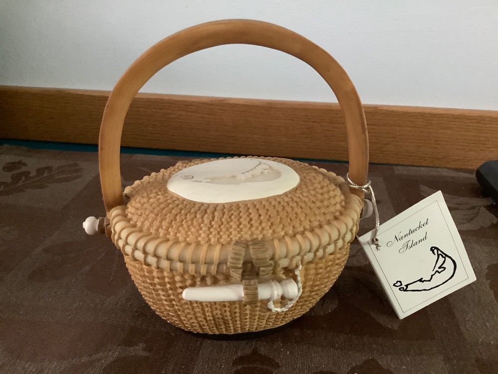 Nantucket Island Polyresin Basket Box Trinket Dish Scrimshaw Lid Nautical Decor