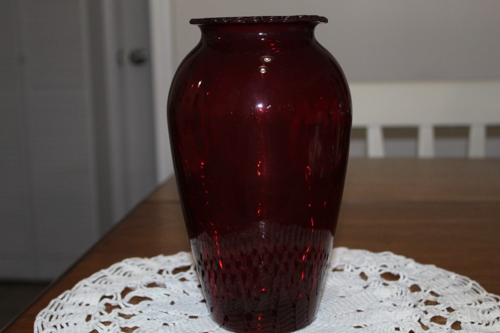 Vintage Anchor Hocking Royal Ruby Red Glass Vase w/ Flat Scalloped Rim 9