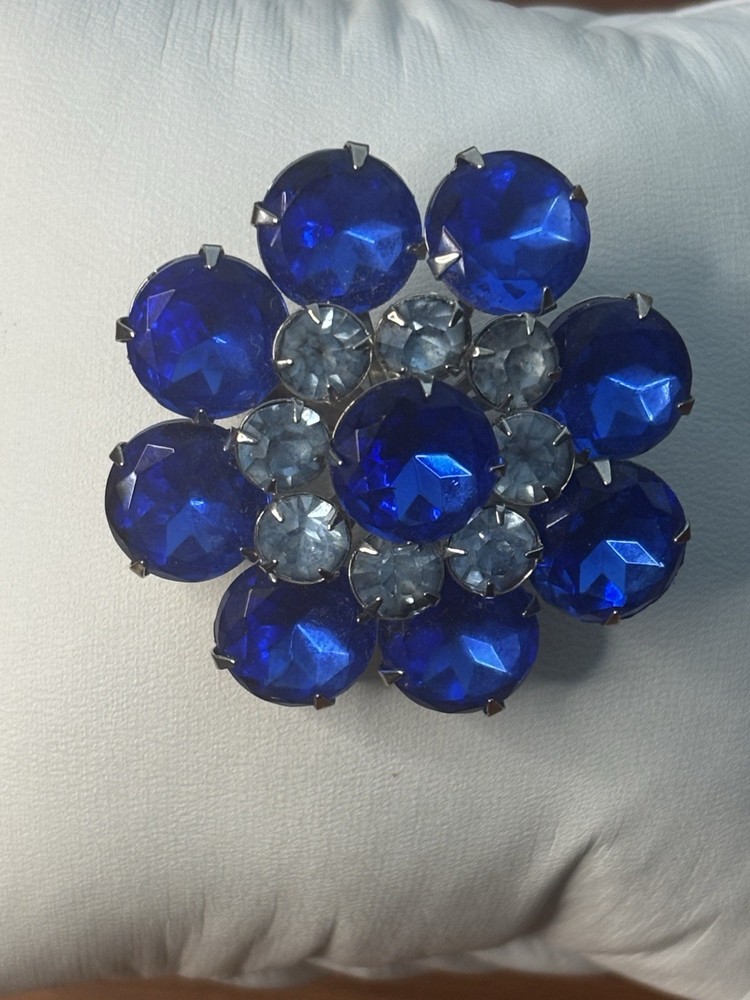 Vintage Prong Set Cobalt Blue and Clear Rhinestones Wreath Brooch Pin A1