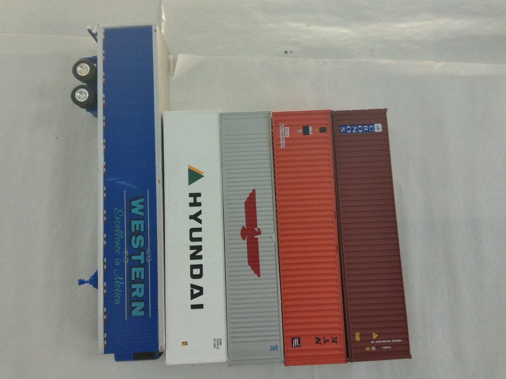 Grab Bag #5-075 HO Containers and Trailers (Set of 5 Various)