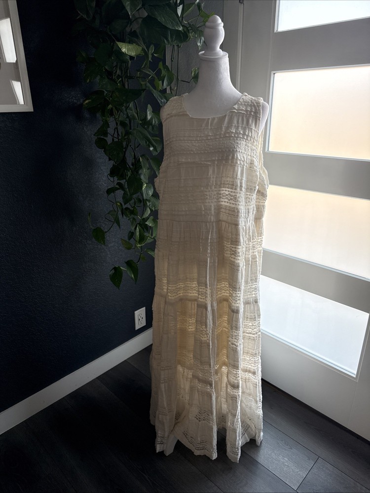 Beautiful TORRID Maxi Lace Dress Size 26