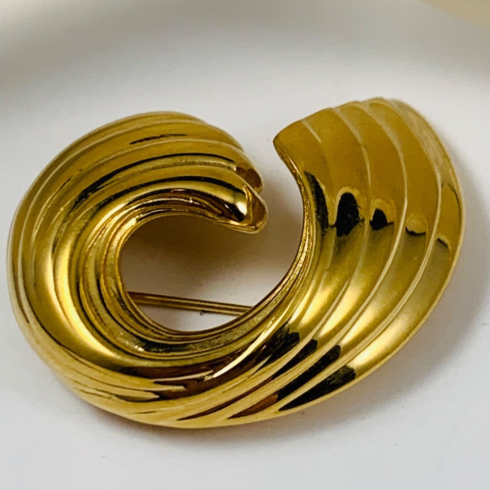 Vintage NAPIER Signed Polished Ribbed Gold Tone Brooch Pin
