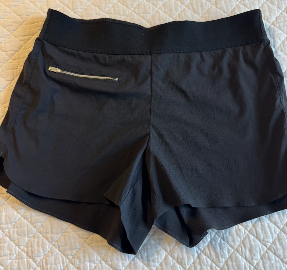 Women’s Athleta Shorts Size 8 Very Black Front Zip Pocket Gym Running Casual Euc