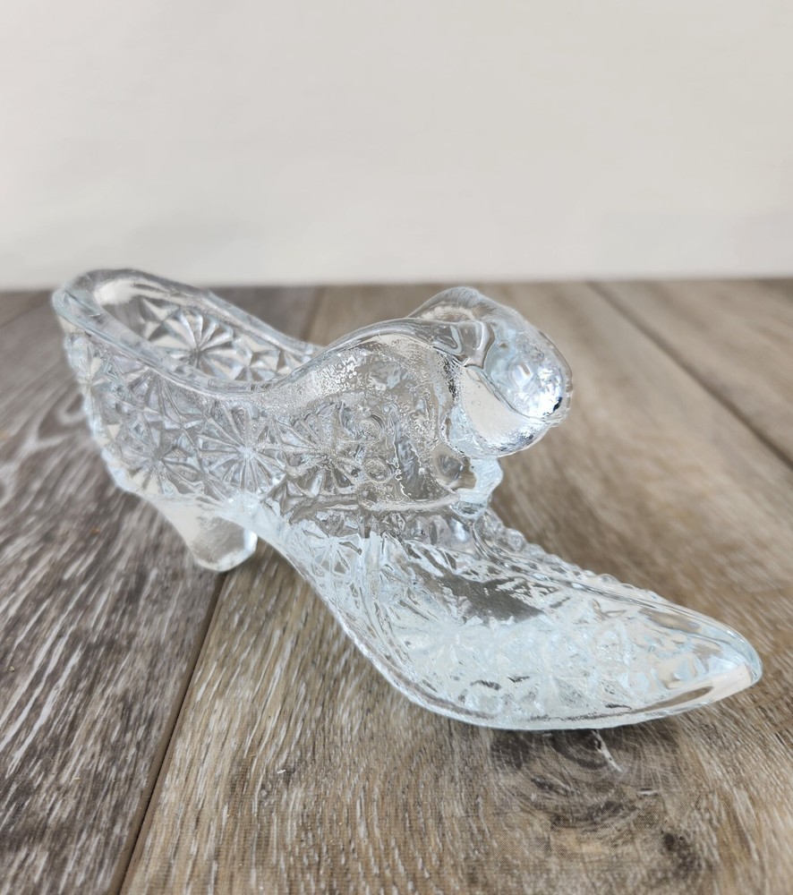 Clear Glass Daisy & Button Slipper Shoe – Decorative Vintage Shoe Figurine