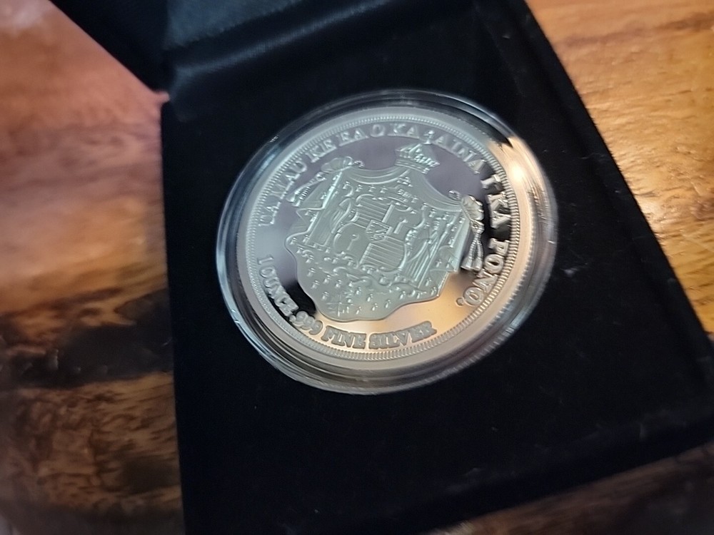 Гавайи серебряная монета 1 унция сувенир король KALAKAUA герб герб деталь