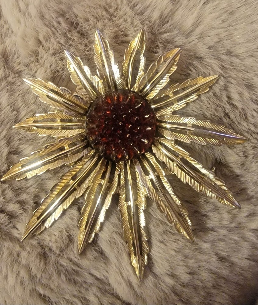 Vintage Sarah Coventry Sunflower Starburst Amber Gold Tone Brooch 2.5