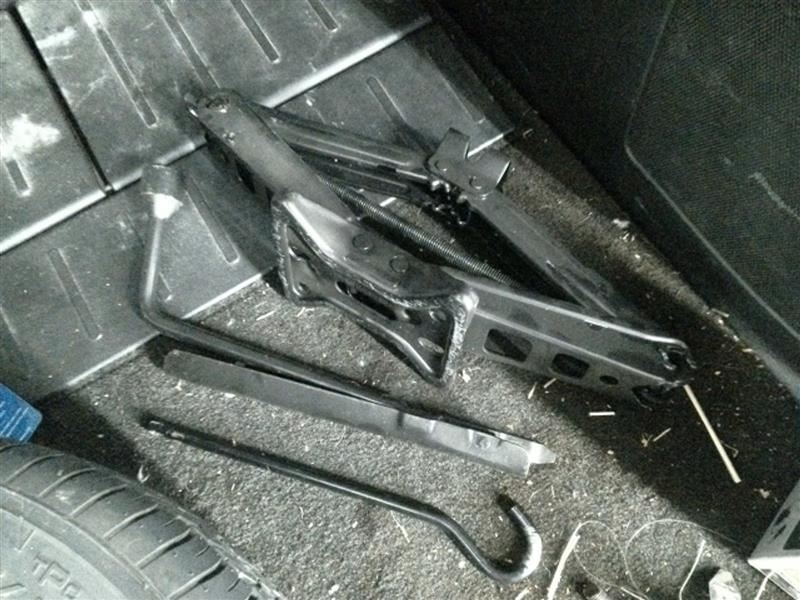 EQUINOX   2011 Jack 1038623631 NO FOAM TRAY NO SPARE TIRE