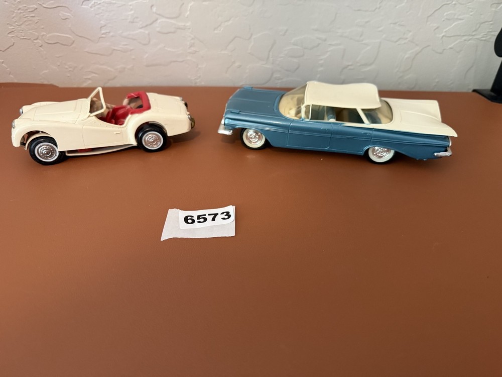 LOT OF 2  1/25 Dealer Promo VINTAGE CARS-CONVERTIBLE-SEDAN-PARTS PROJECT 6573