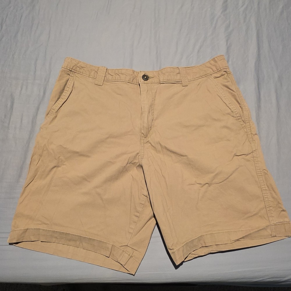Magellan Outdoors Men's Beige Chino Shorts Button Pockets Logo Cotton Spandex