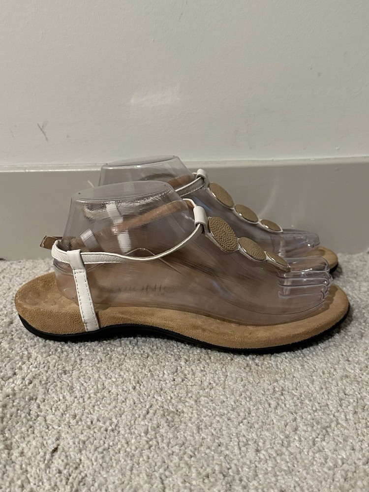 Vionic Womens White Gold Medallion Thong Sandal Size 8