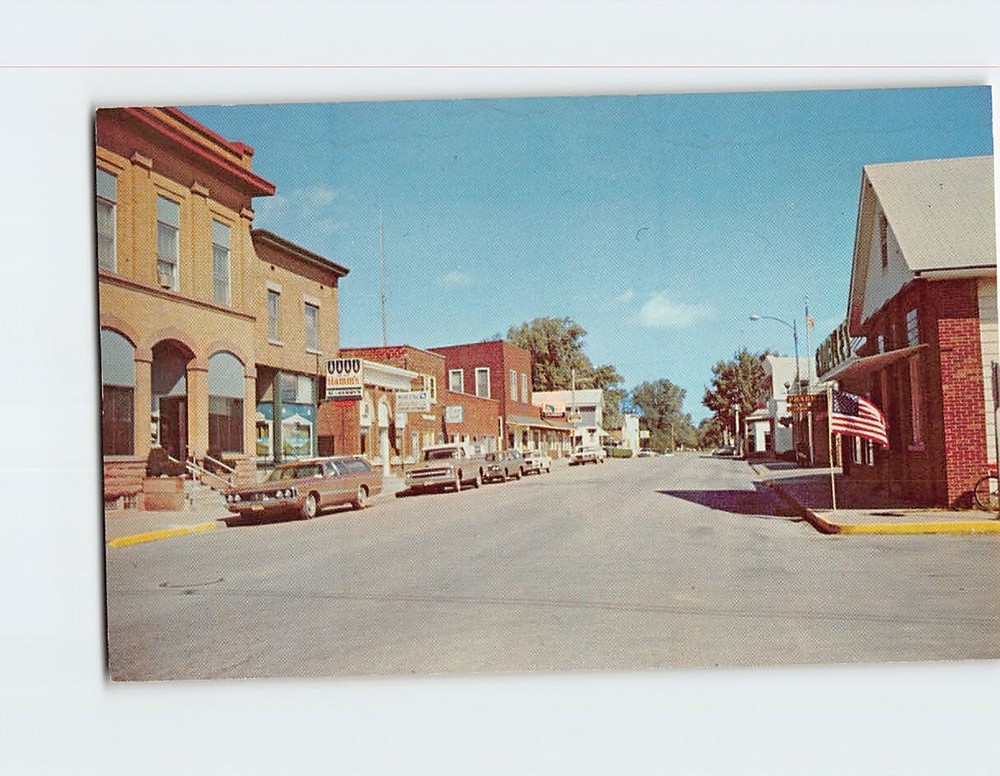 Postcard  Second Street looking north from the intersection of Davenport Street