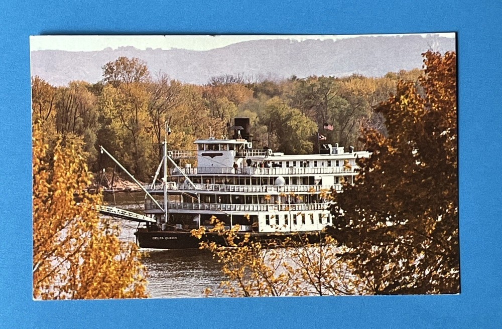 LA CROSSE Wisconsin Steamer Delta Queen On Mississippi River Postcard UNUSED