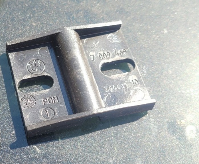 GLOVE BOX DOOR HINGE PIN DASH PASSENGER SIDE FRONT for 06 07 08 09 BMW 328i 330i