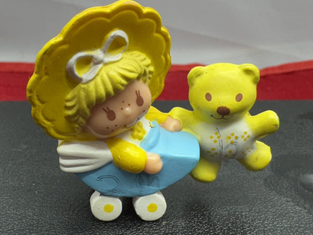Vtg Strawberry Shortcake Miniature 2