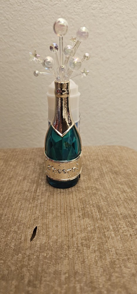 Bath & Body Works Green Cheers Bottle Wallflower Plug In Light Up New