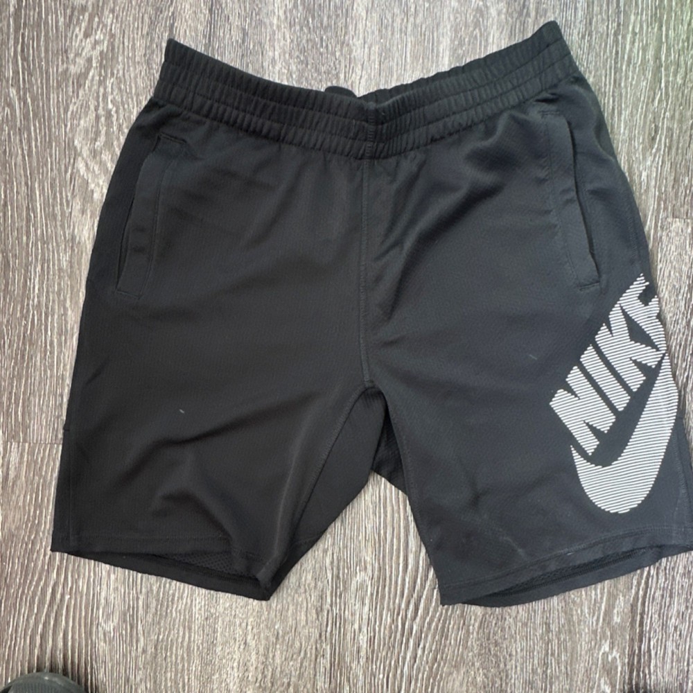 Nike SB Men's Athletic Mesh Shorts Black Size M Polyester Drawstring Pockets