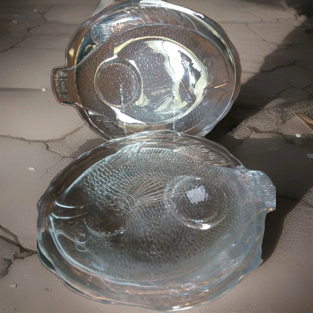 Vintage Arcoroc France Fish Shaped Plates Clear Glass 8