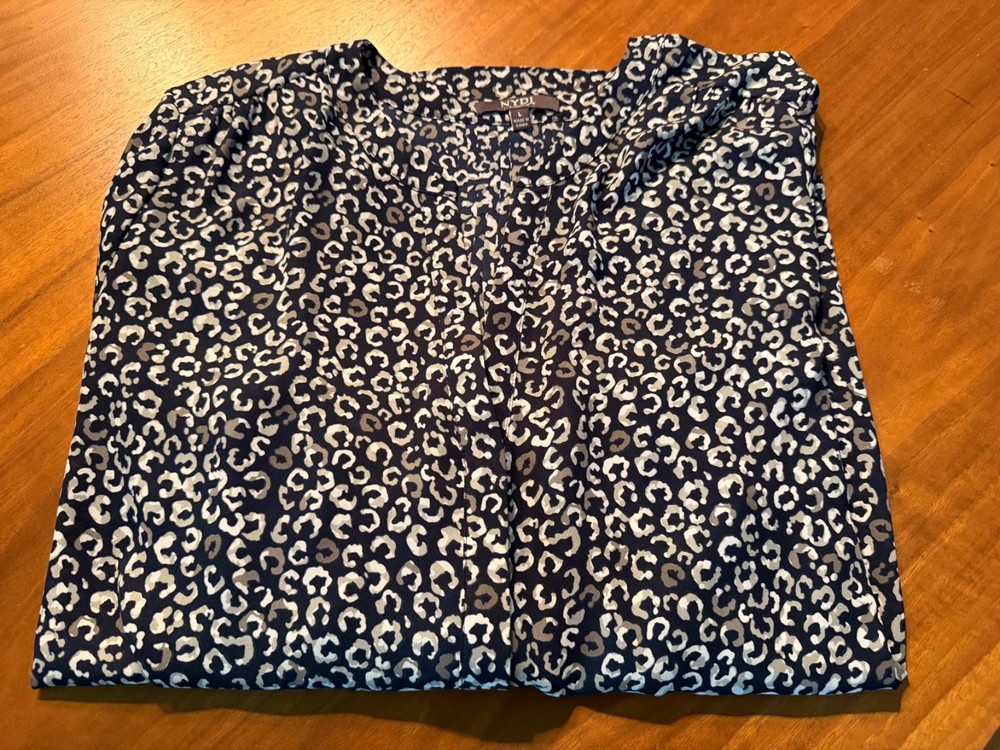 NYDJ Womens L Top Shirt Blouse LS NAVY BLUE WHITE GRAY FLORAL PATTERN LOOK Nice