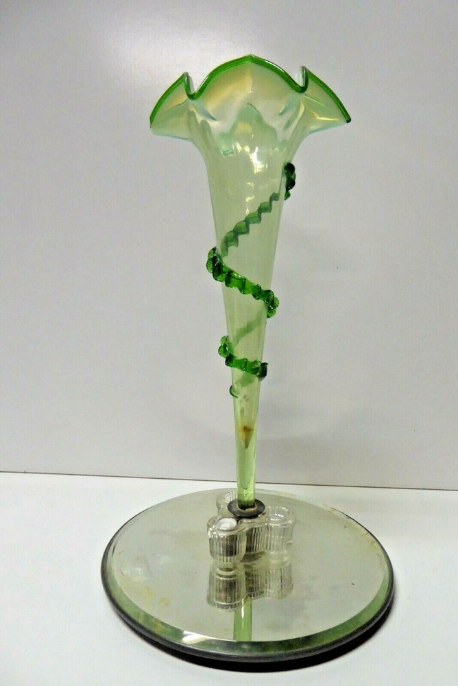ANTIQUE VICTORIAN GREEN WHITE VASELINE GLASS EPERGNE VASE ROUND MIRROR BASE