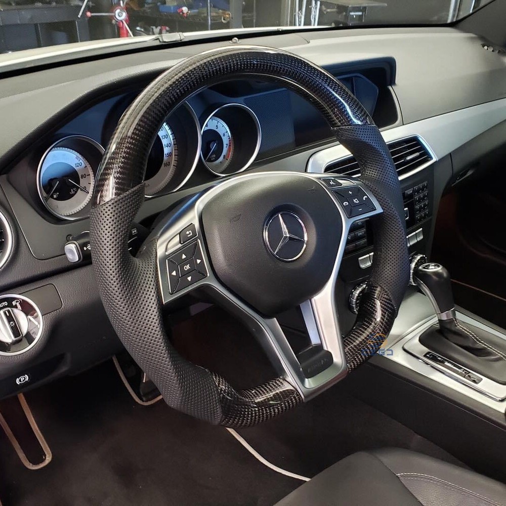 Carbon Fiber Steering Wheel For Benz AMG C63 W204 A45 AMG CLA45 2013-2014