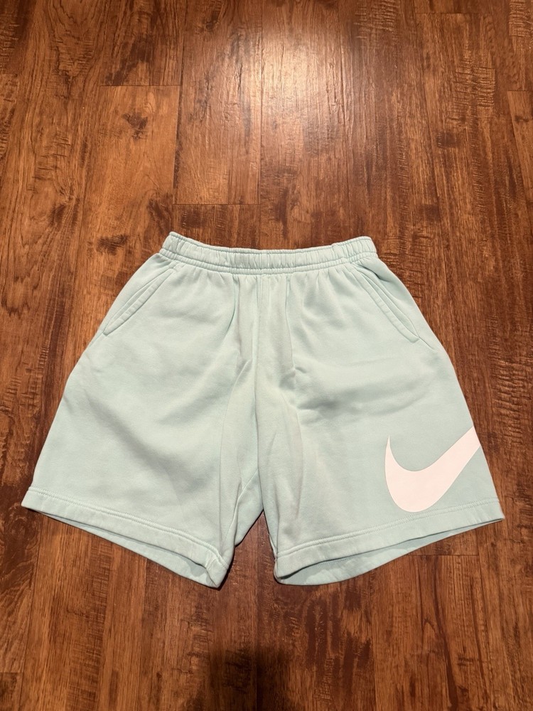 NIKE Club Fleece Men's Shorts Green BV2721-321 - Size Medium