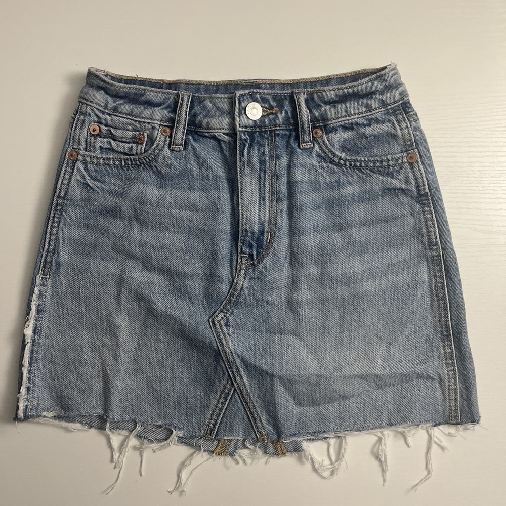 American Eagle 000 Denim Mini Skirt High Rise Raw Hem Distressed Light Wash