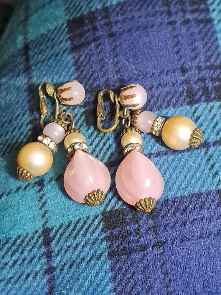 Vintage Gold Tone Clip-On Earrings – Pink & Clear Rhinestones with Faux Pearl