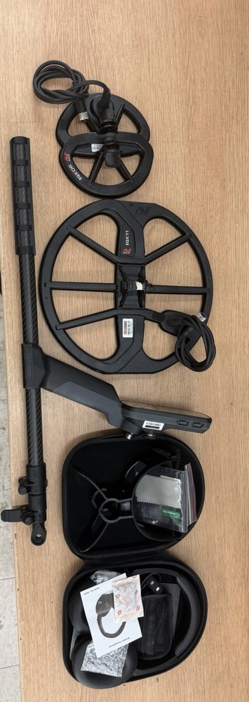 Minelab Equinox 900 Metal Detector with 11 Inch & 6 Inch Coils
