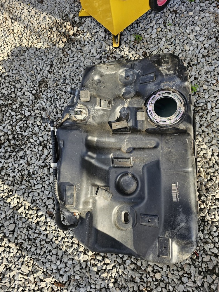HYUNDAI SONATA 2.4L FWD FUEL GAS TANK RESERVOIR  OEM 2015 - 2019