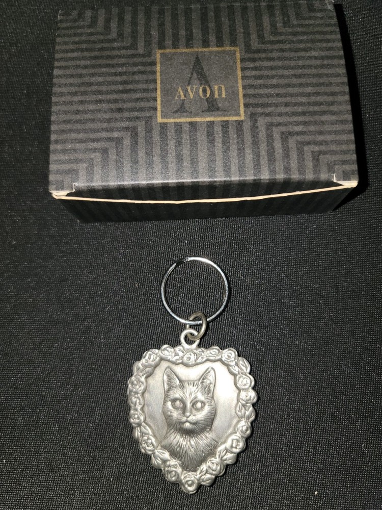 VINTAGE AVON CAT kitty Kitten Heart Roses Frame Pewter Keychain With Box 90s