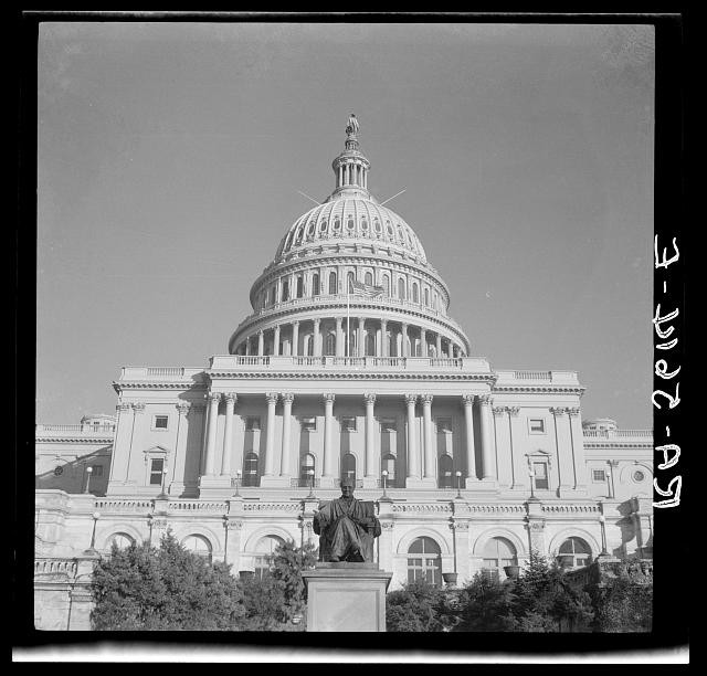 Photo:Washington D.C. US Capitol Building 1936 Dome Statue Columns