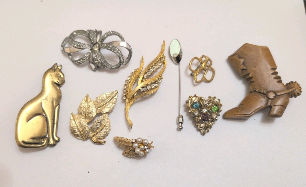 Lot Of 9 Vintage Brooches/Pins Of Various Materials And Styles