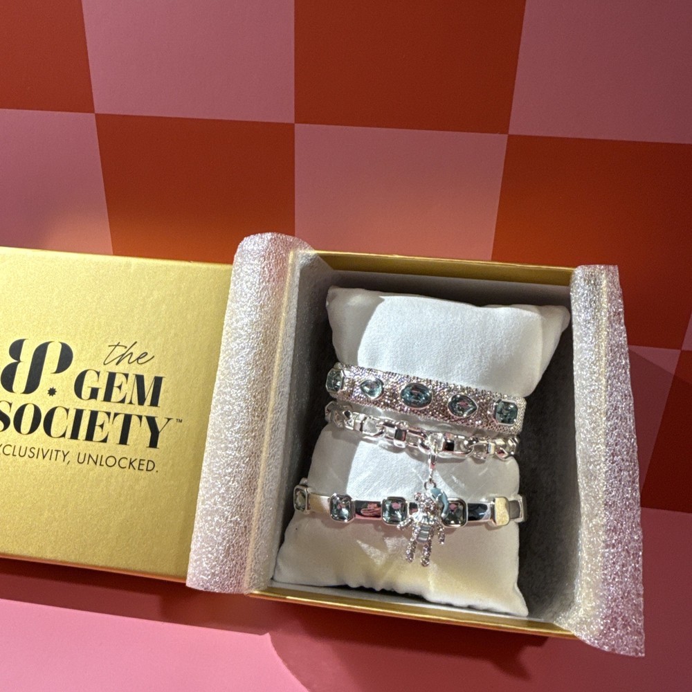 Bomb Party GEM SOCIETY Holiday Stack Beary Snuggly Yuletide ST91647 In Silver