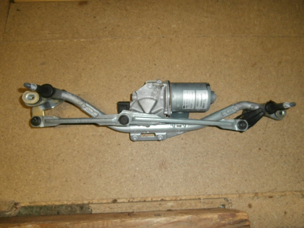 Audi A1 Winsceen wiper motor assy  ( used)