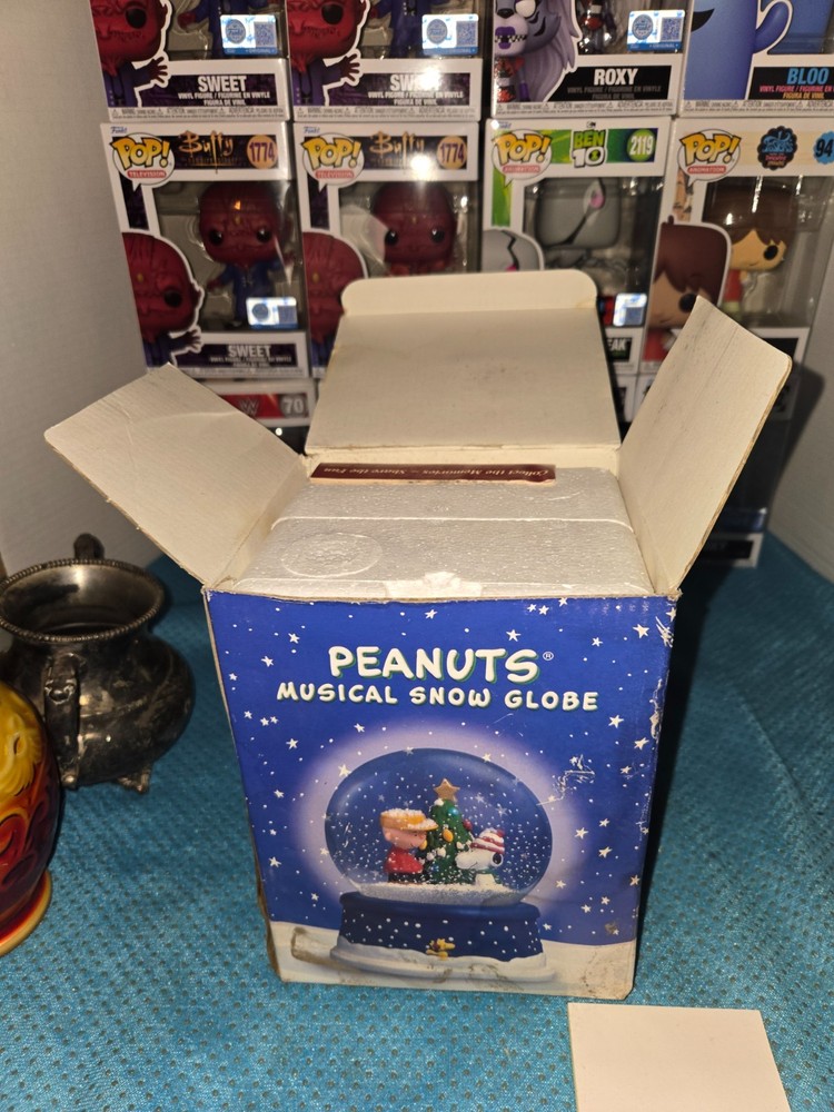 Hallmark Peanuts Charlie Brown Snoopy Musical Snow Globe 50th Anniversary