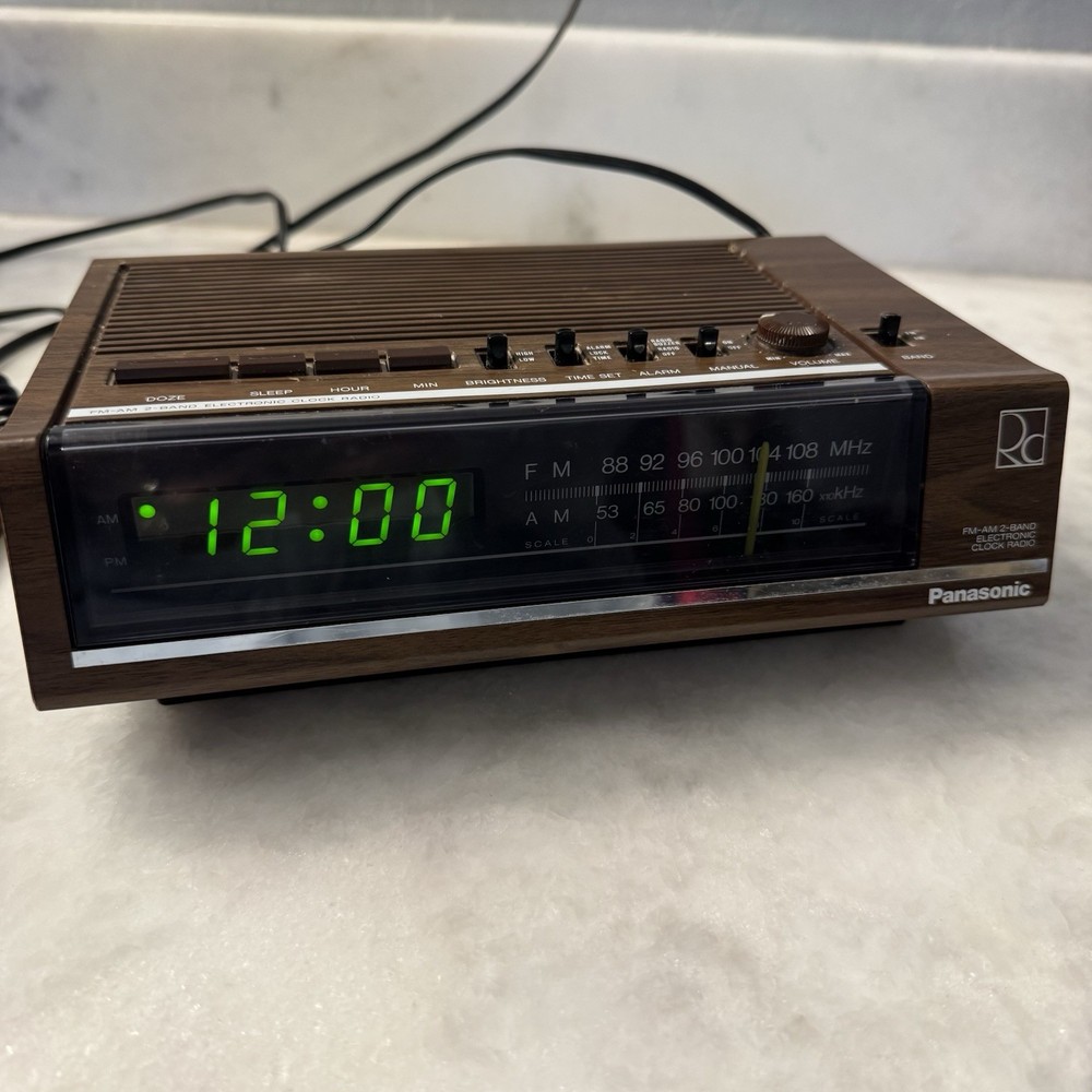 Vintage Panasonic RC-6050 Alarm Clock Radio AM FM Woodgrain Works