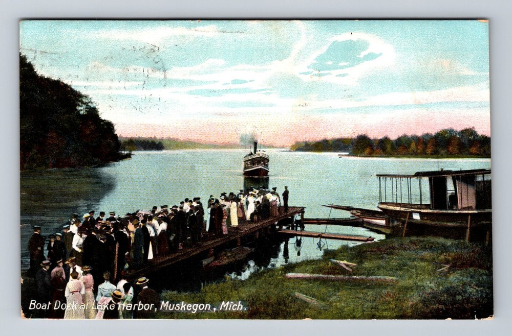 Muskegon MI-Michigan, Boat Dock At Lake Harbor, Souvenir, Vintage Postcard
