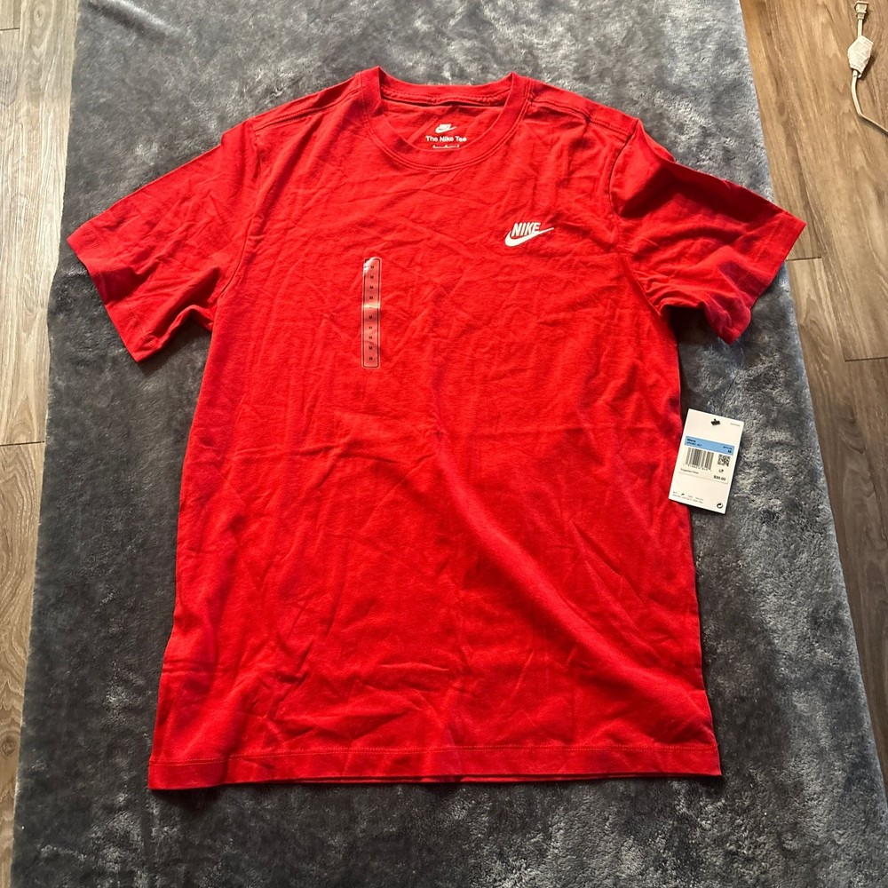 Nike Men's Sportswear Club Short Sleeve Embroidered  Swoosh T-Shirt Red