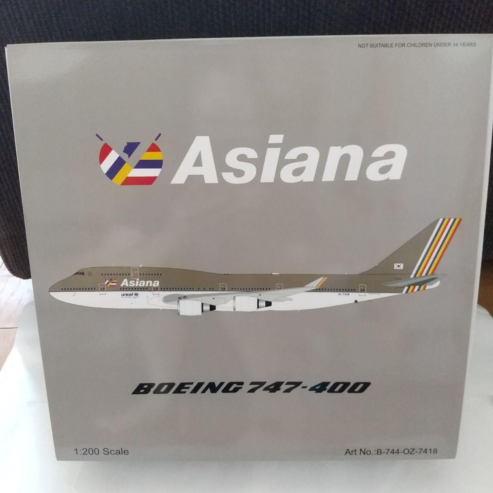 Inflight Asiana Airlines Boeing 747-400 1:200 model #bce664