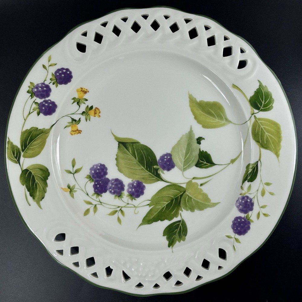 Brunelli Tiffany 10.5” Plate Blackberry Blossoms DECORATIVE/SLIGHT DAMAGE READ!!