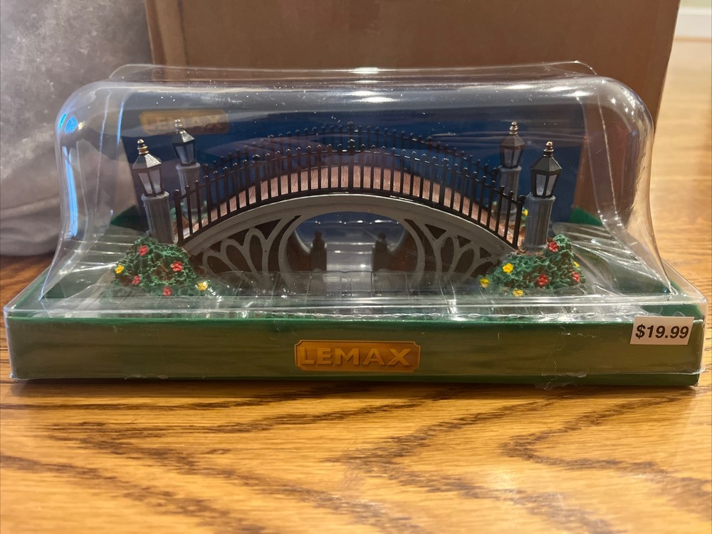LEMAX Christmas Village The Neighborhood Cold Creek Bridge Tabletop Display New-image