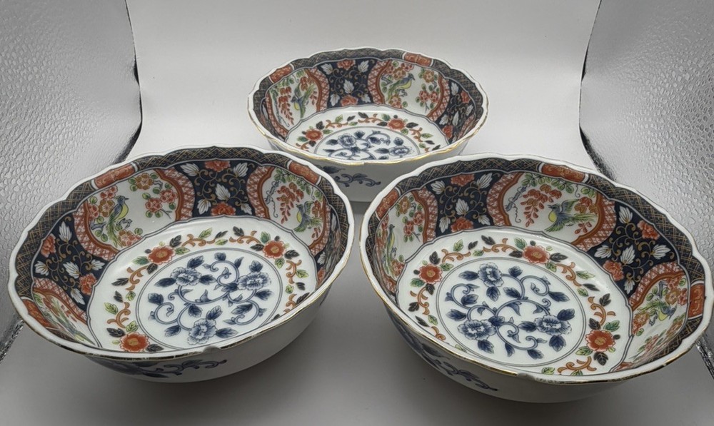 Vintage Imari Japanese Rice Bowl Flowers Asian Red Blue White set of 3