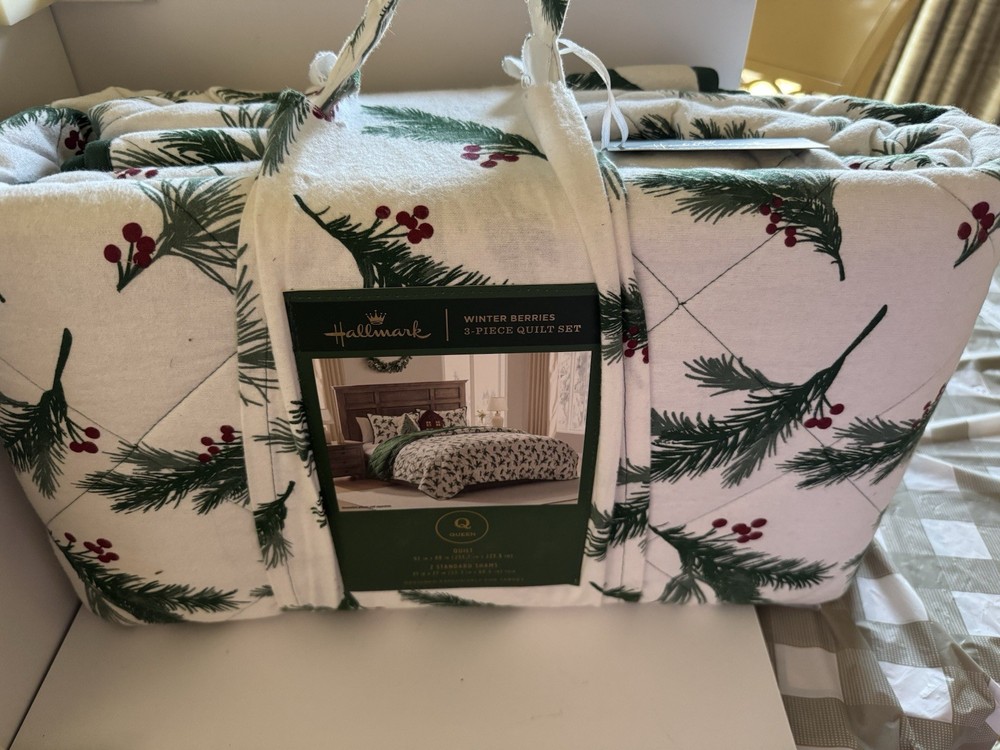 Hallmark Winter Berries Queen 3-Piece Quilt Set Floral Holiday Cotton Flannel