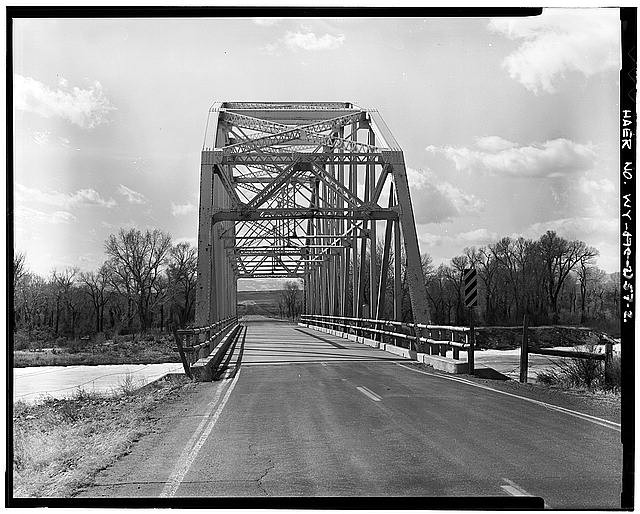 2. VIEW LOOKING NORTH TOWARD SOUTH PORTAL - Wind River Bridge, State Highway
