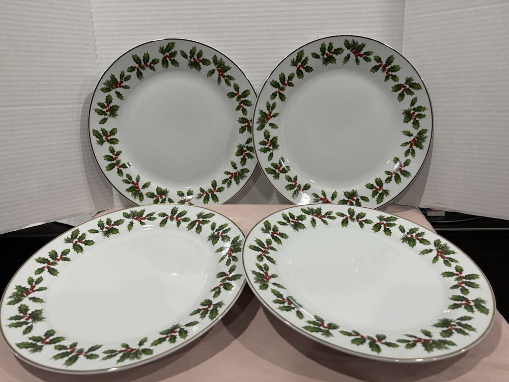 Vintage Better Homes & Garden Christmas Plates (4) With Holly Pattern