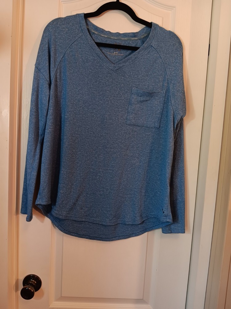 Calvin Klein Women's Blue V-Neck Long Sleeve T-Shirt, Pocket Size M