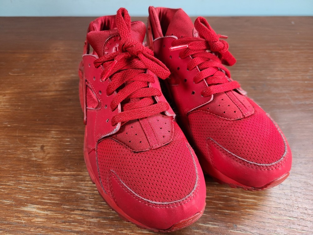 Nike Huarache Triple Red Running Sneaker Shoes Youth Size 7Y Womens Size 8.5