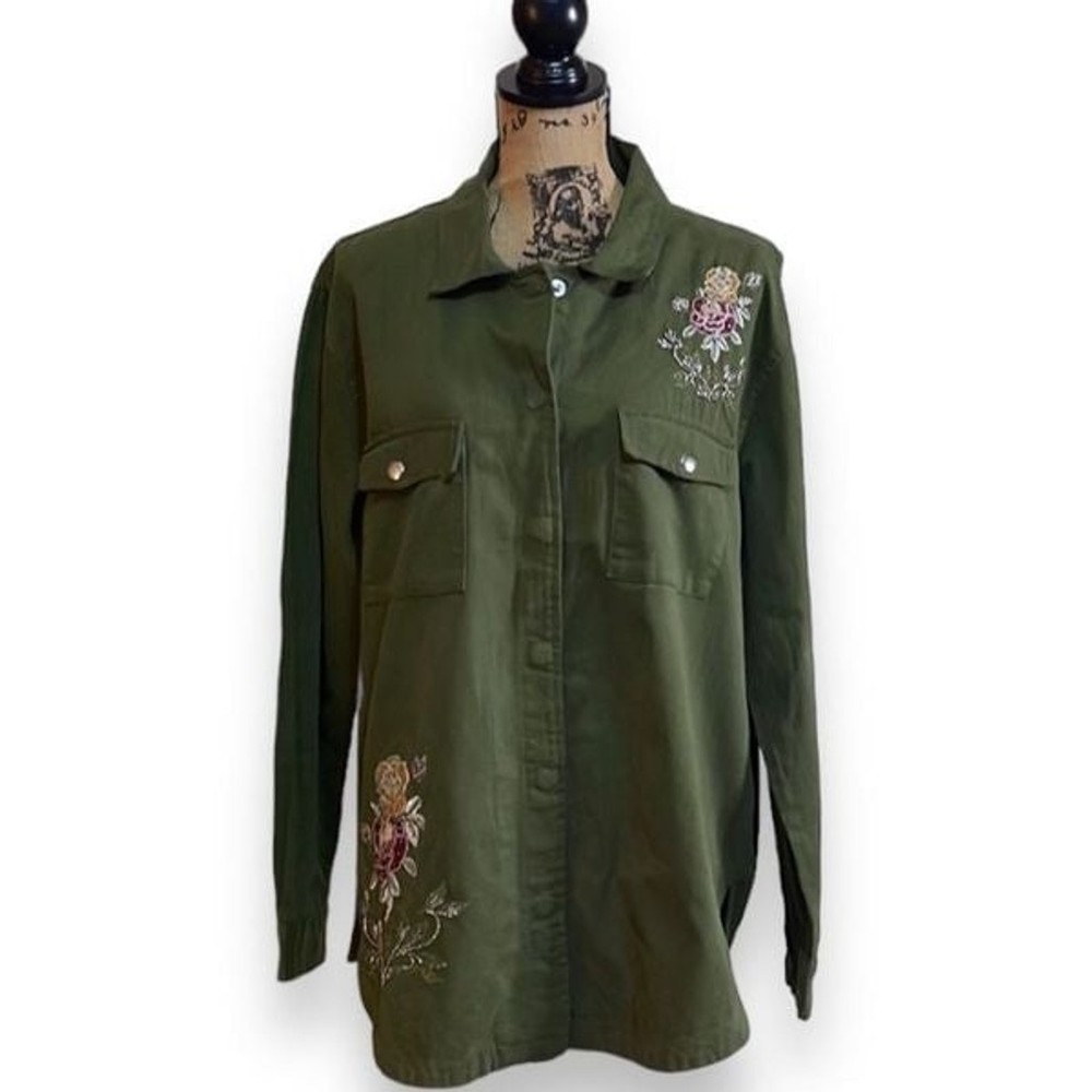 Long Sleeve Embroidered Button Down Women’s L Army Green