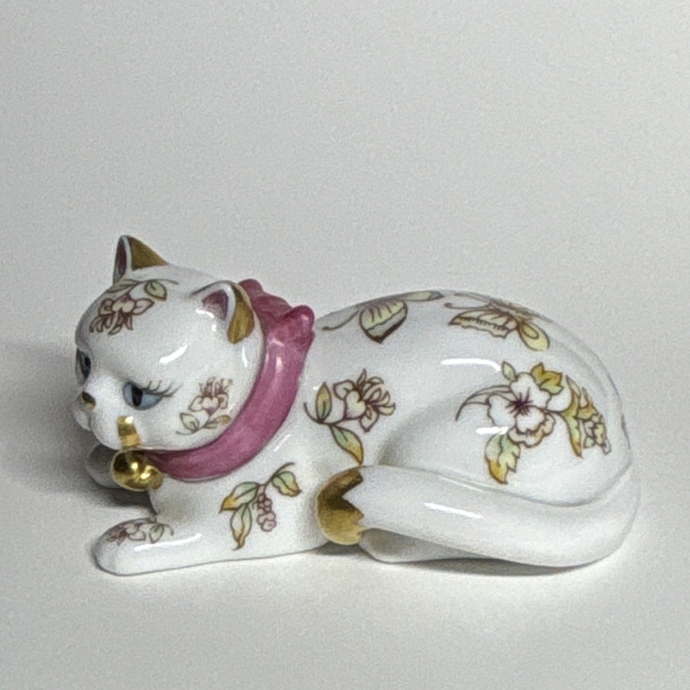 Franklin Mint Curio Cabinet Cat - Satsuma Floral Detail