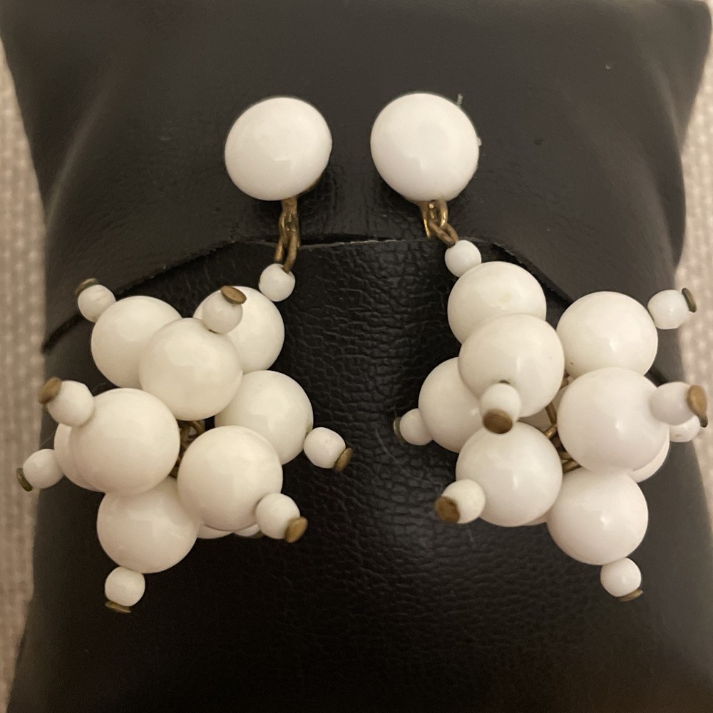 Vintage White Lucite Cluster Beaded Dangle Bead Clip On Earrings Boho Screw Back